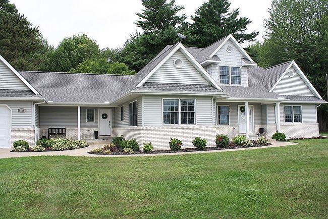 Photo of 5605 N Shore Rd, Pinconning, MI