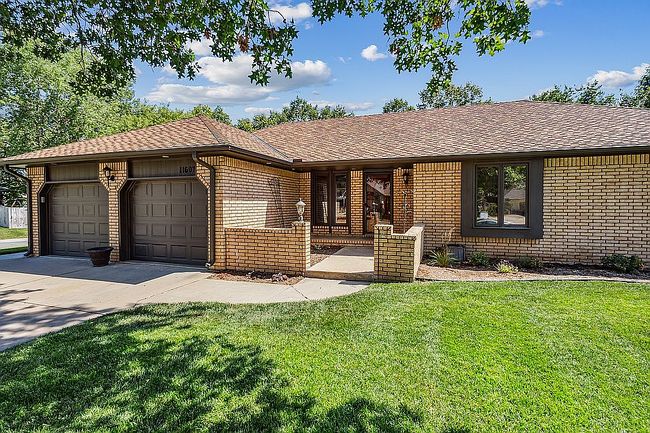 Image of 11607 W Douglas Ave