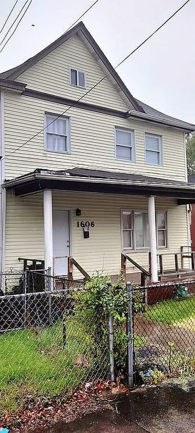 1606 Library Ave, Mckeesport, PA