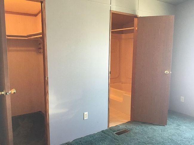Image of 3805 7th St Ne Trailer 156