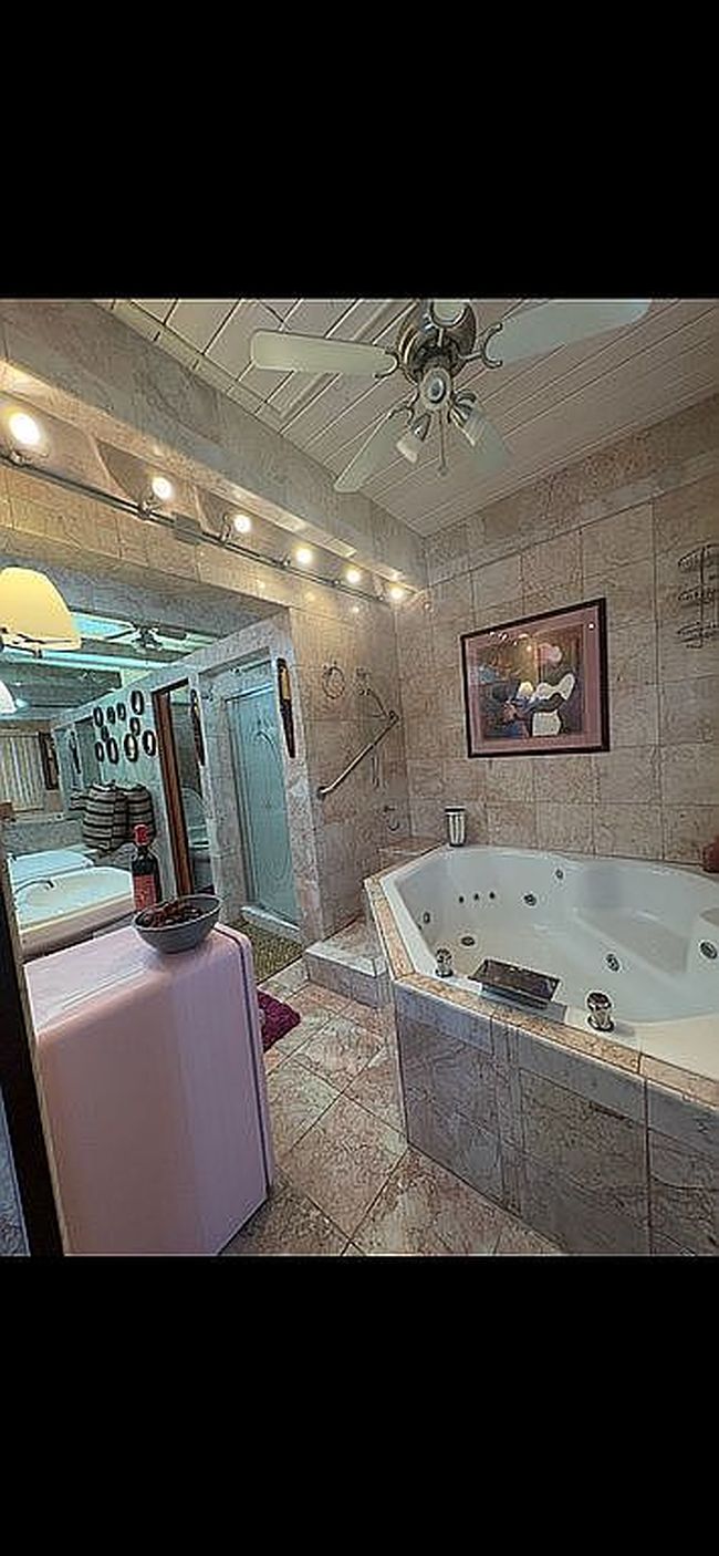 Photo of 224 E 86th St, Chicago, IL
