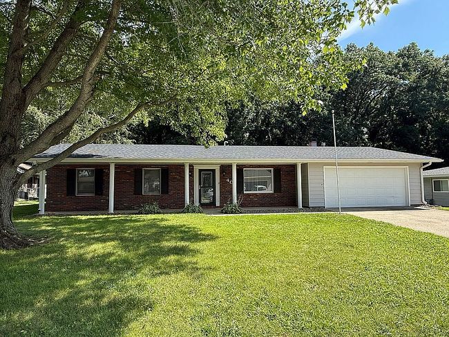 Photo of 40 Woods Mill Rd, Sherman, IL