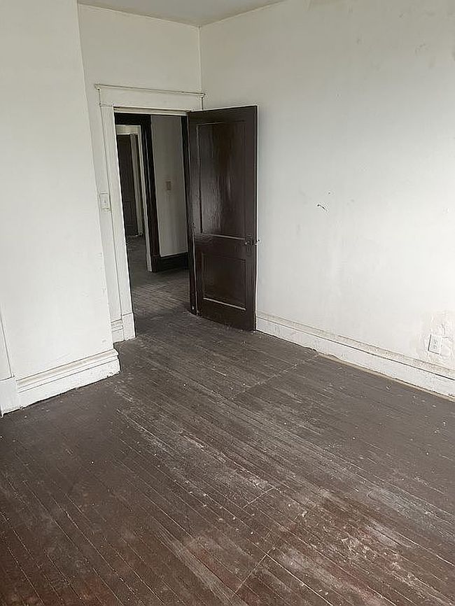 Photo of 4402 Clarence Ave