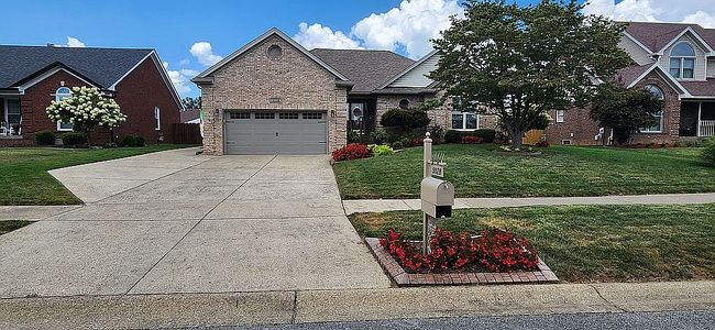 Photo of 5028 Hunters Point Cir, Louisville, KY