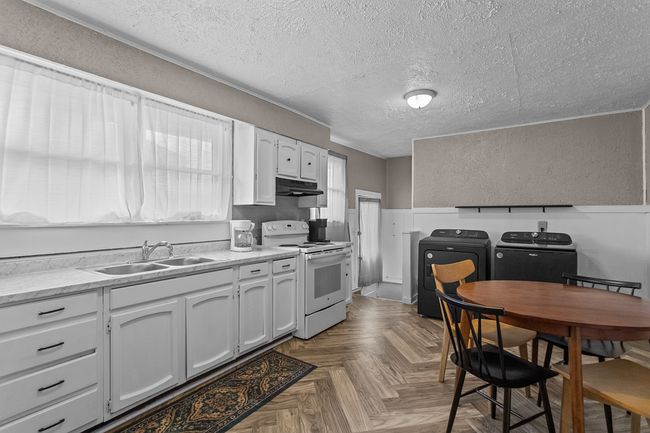 Image of 1070 S Elizabeth St