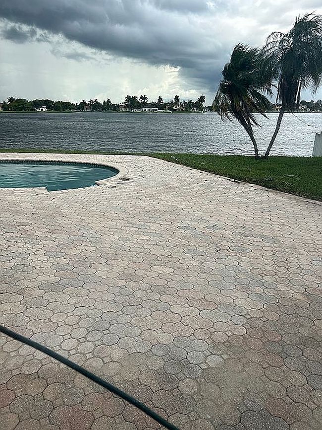 Photo of 18480 Nw 24th St, Pembroke Pines, FL