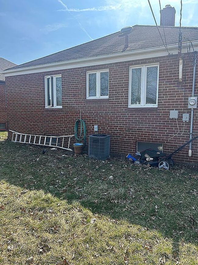 Image of 2320 Grovewood Ave