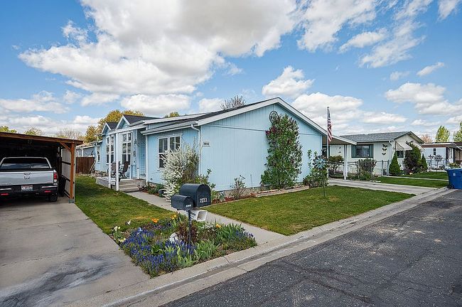 Image of 2223 N Iris Ln