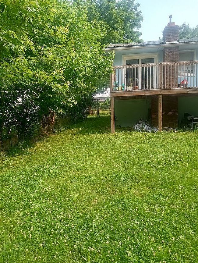 Image of 305 W 2nd St