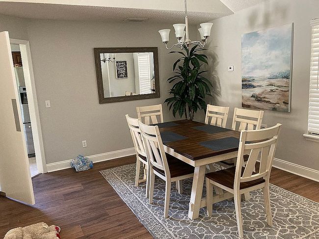 Image of 1042 Chesterfield Cir
