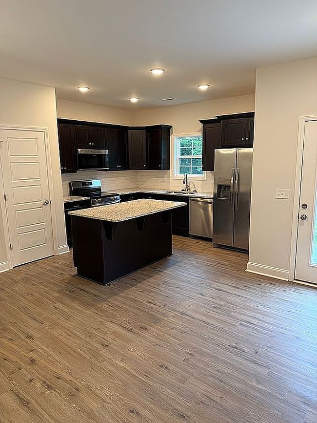 Image of 2586 Cedrus Ave