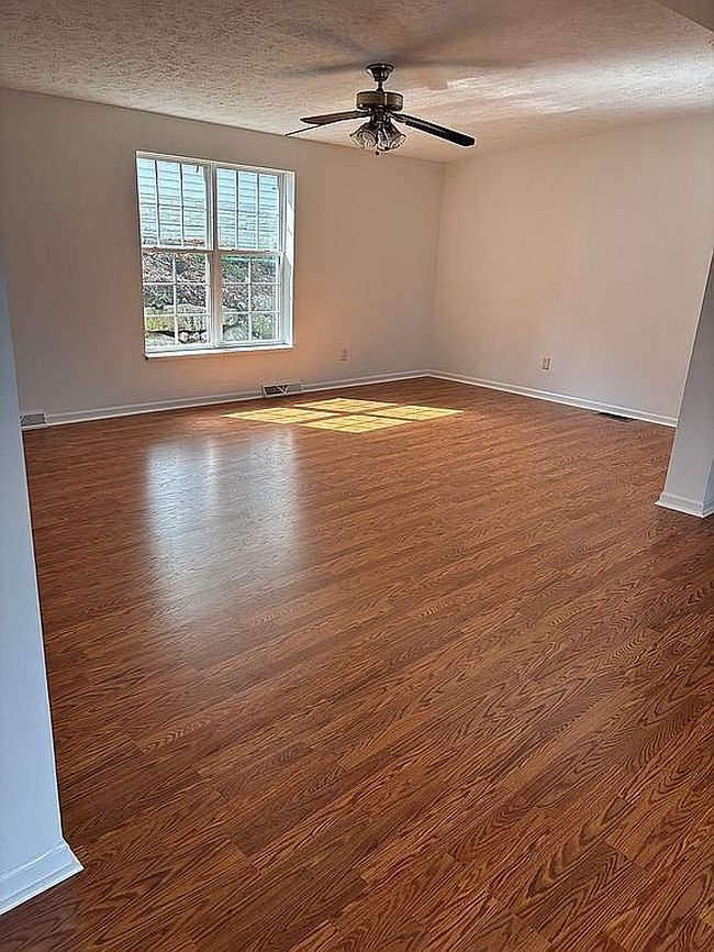 Additional photo 3 of property located at 25 Thamsen Dr