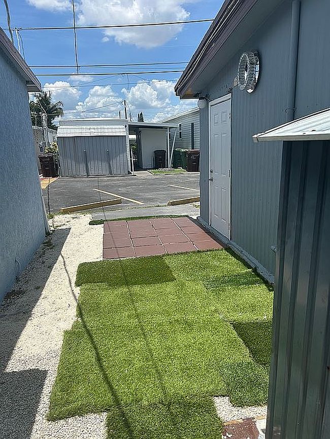Photo of 425 E 33rd St #31, Hialeah, FL