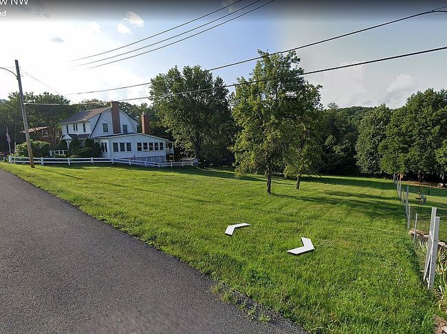 Image of Log Row