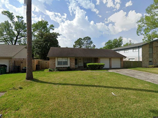 7231 Pine Grove Dr, Houston, TX