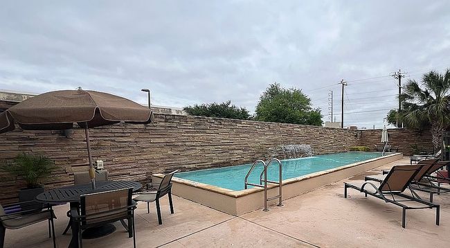 Image of 1401 S Flores St Apt 409