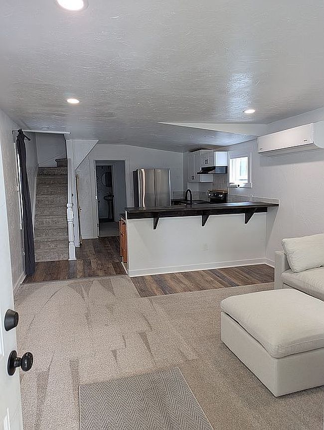 Image of 326 W Burkitt St