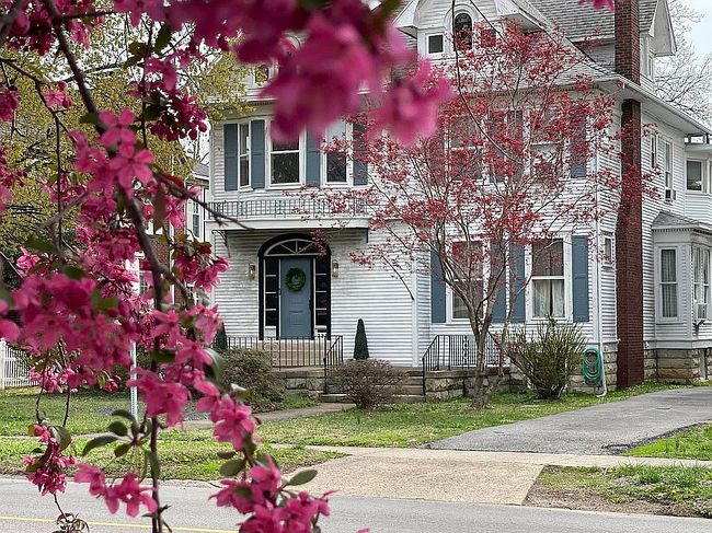 Image of 221 W Poplar St