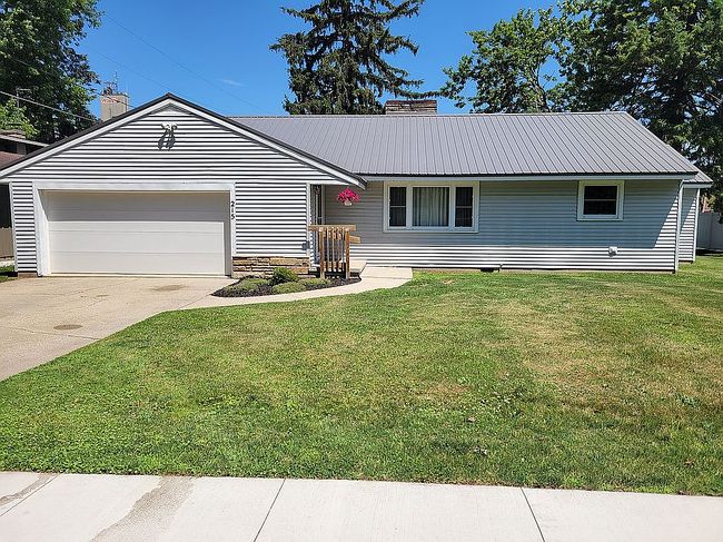 Photo of 215 E Chestnut St, Breckenridge, MI