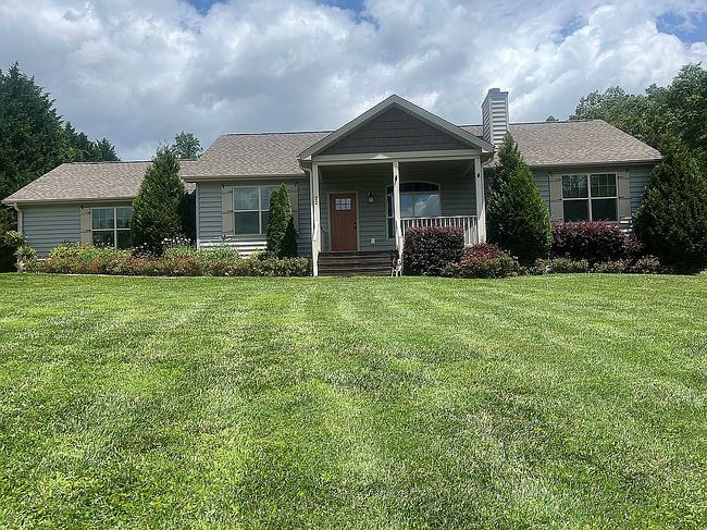 22 Forge Shadow Dr, Mills River, NC