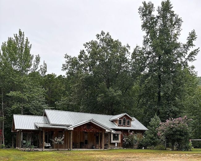 Image of 1089 River Rd