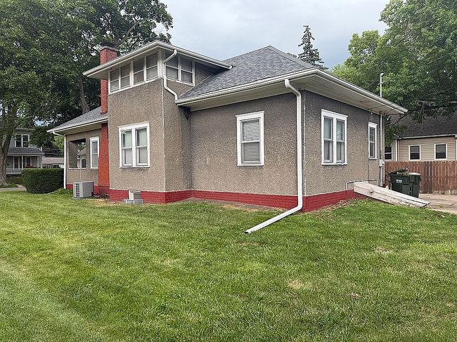 Photo of 410 N B St, Oskaloosa, IA