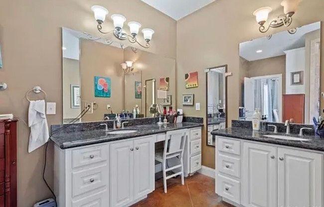 Image of 2407 Fox Hollow St