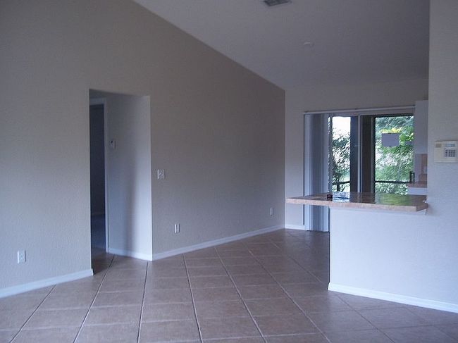 Photo of 987 Grove Dr, Naples, FL
