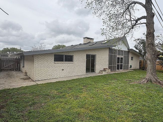 Image of 2437 Charles Dr