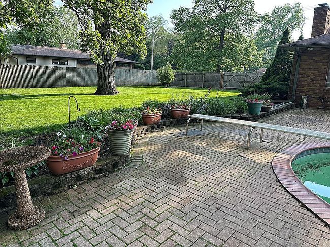 Photo of 667 N Lake St, Grayslake, IL