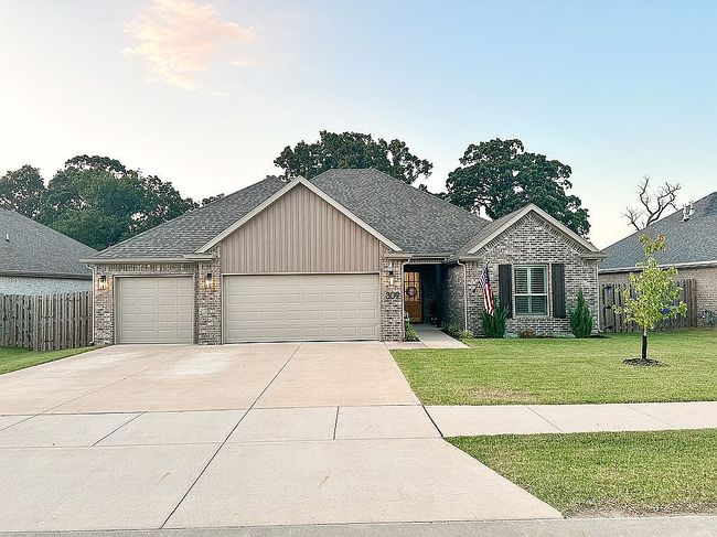 Photo of 309 S Emerald Woods Run