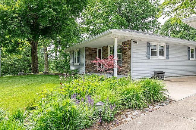 Preview of property located at 1701 Woodland Knolls Rd