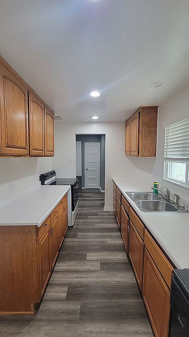 Photo of 9246 Rowell Ave, Chatsworth, CA