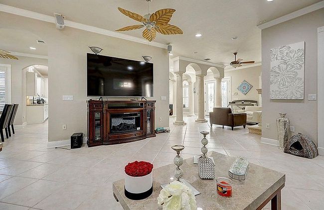 Additional photo 1 of property located at 2304 Winding Creek Ln