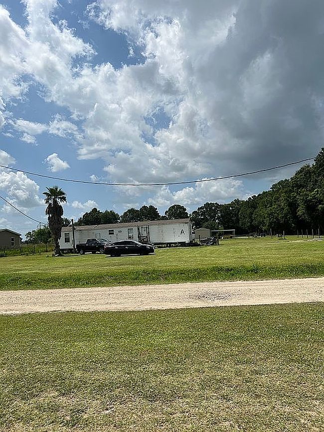 Photo of 1130 A & B Nassans Rd, Saint Martinville, LA