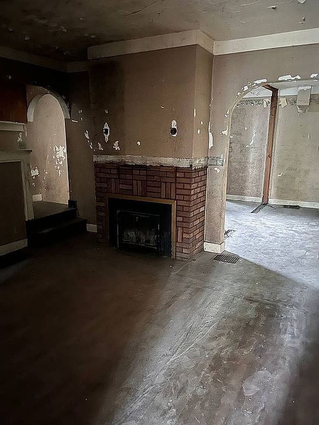 Additional photo 3 of property located at 633 Huffman Ave