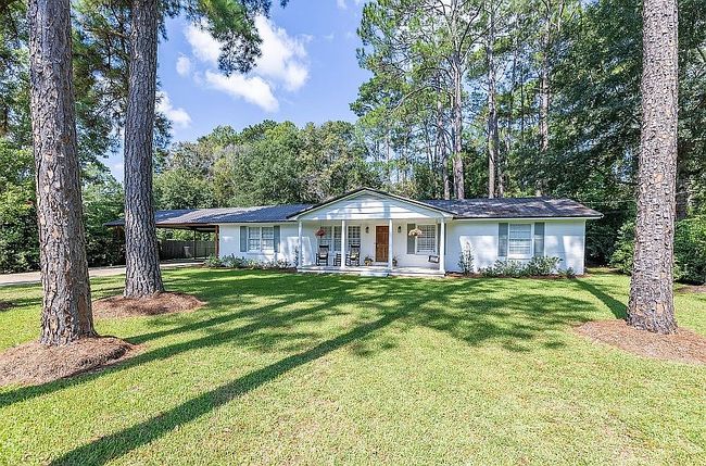 Photo of 115 Lakeside Dr, Thomasville, GA