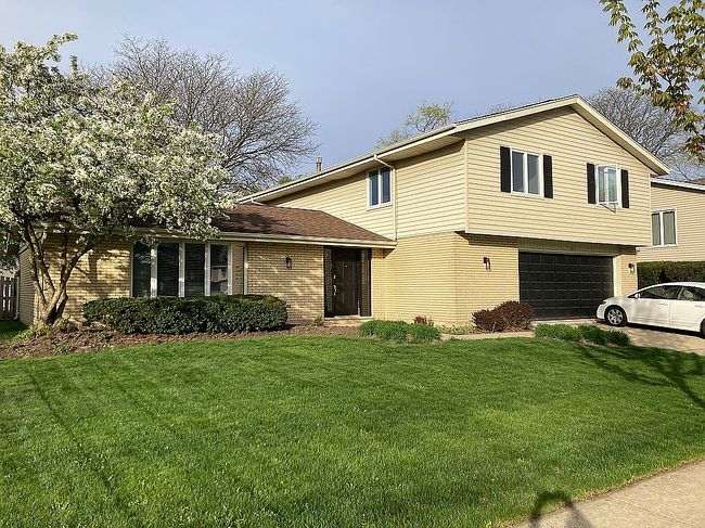 Photo of 831 Pinehurst Ln