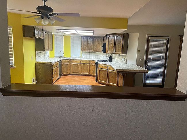 Photo of 1279 Lincoln St, Tulare, CA