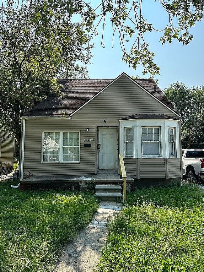 Preview of property located at 16284 Coram St