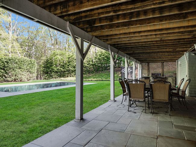 Photo of 4 Bayview Ave, Shelter Island Heights, NY