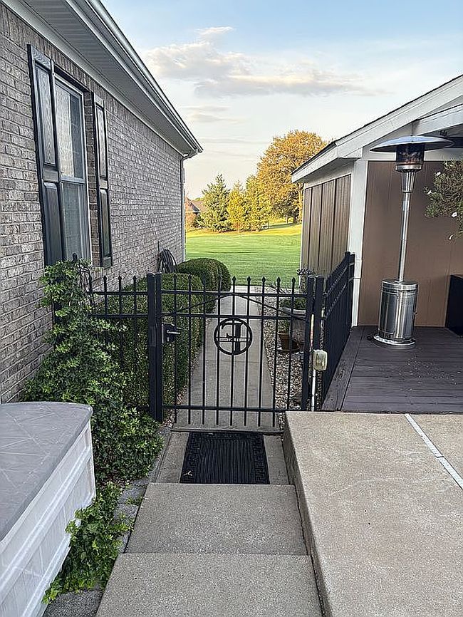 Photo of 77 Chase Ln, Mayfield, KY
