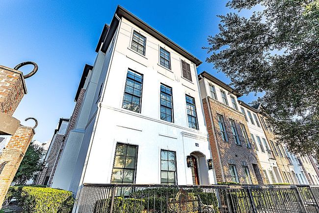 Image of 9423 Fannin St