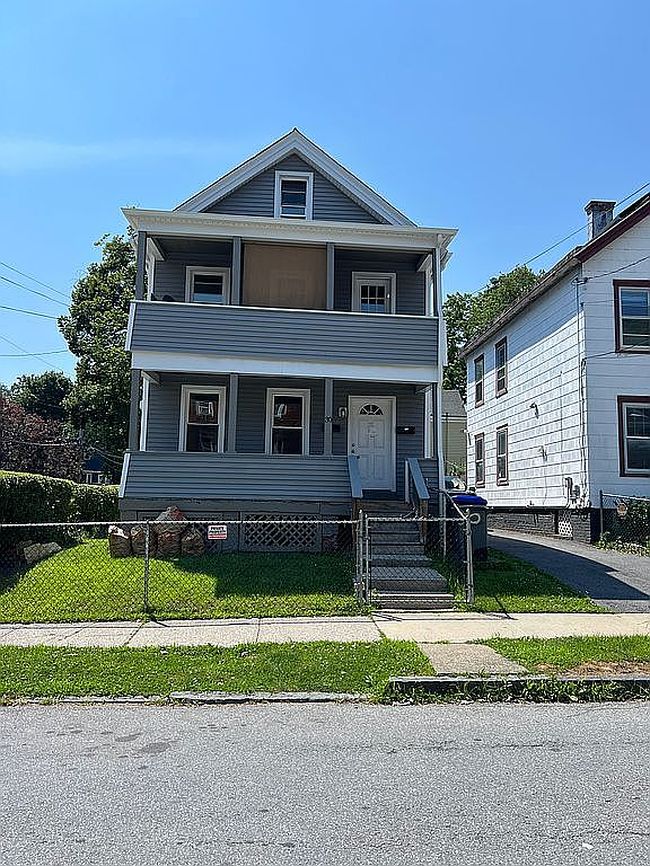 Photo of 30 S White St, Poughkeepsie, NY