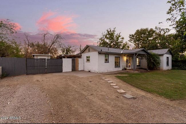 Photo of 2429 W Morten Ave, Phoenix, AZ