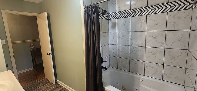 Photo of 445 W Chulahoma Ave, Holly Springs, MS