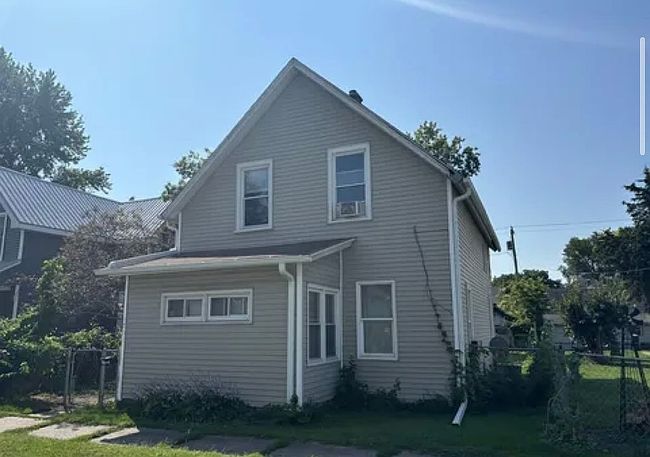 Preview of property located at 1721 W 8th St