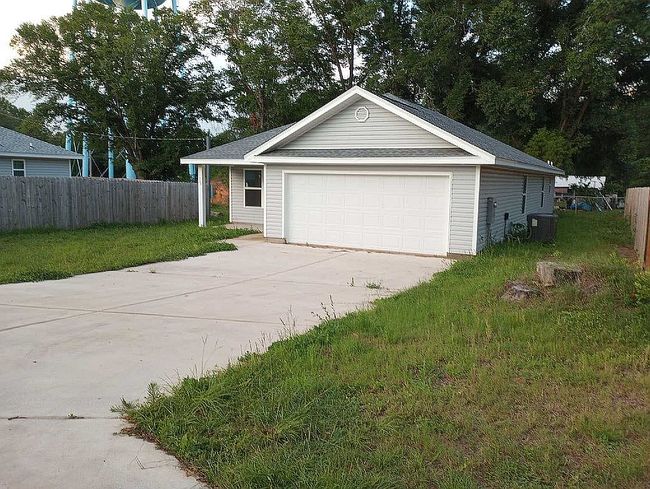 Photo of 749 Amos St, Crestview, FL