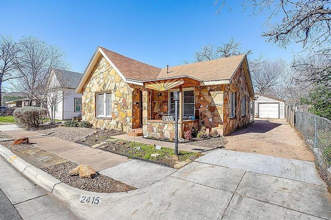 Photo of 2415 Embrey Pl, Fort Worth, TX