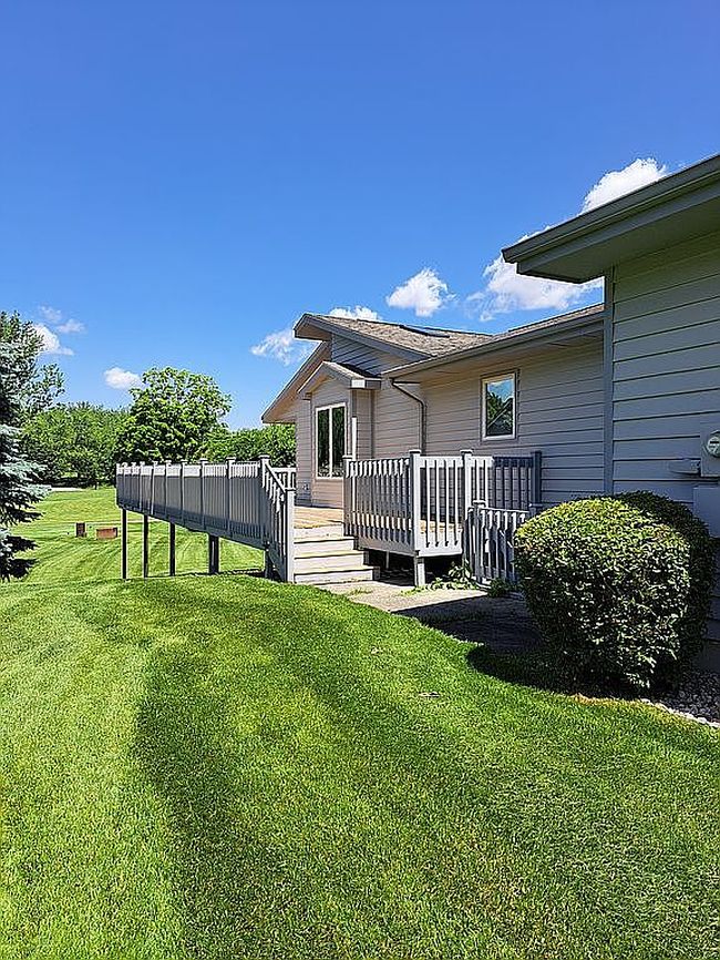 Image of 292 Country Club Dr